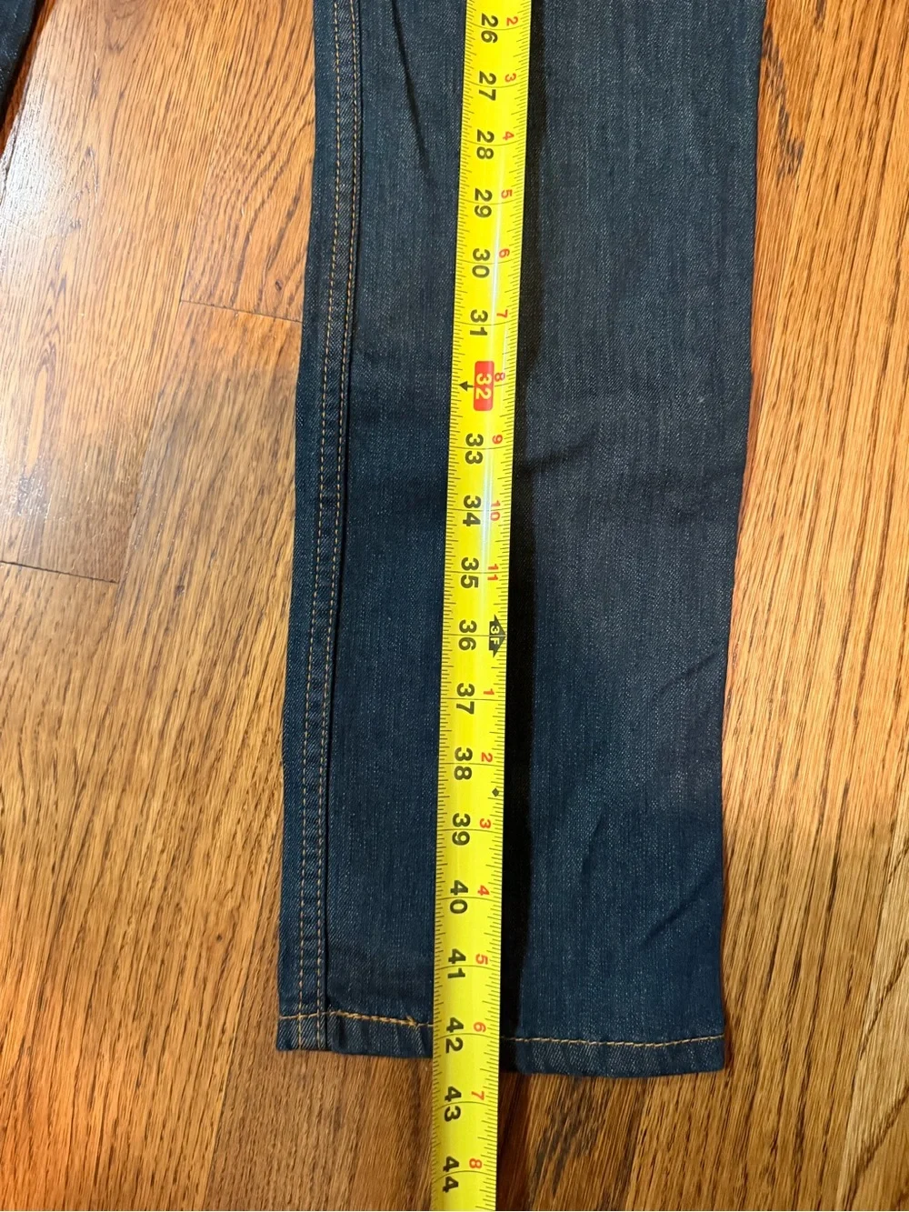 Levis slim leg